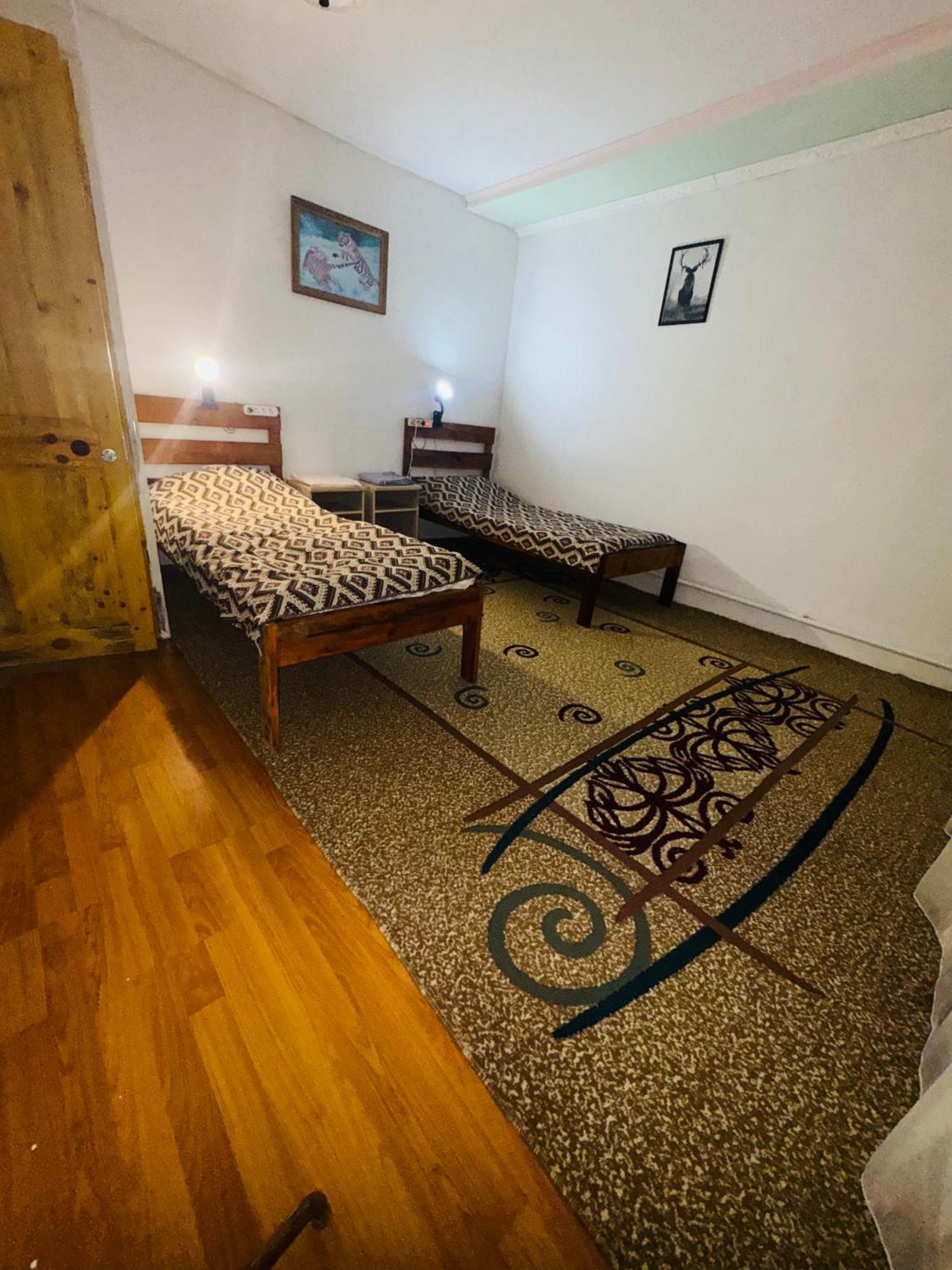 Home Karakol Bagian luar foto